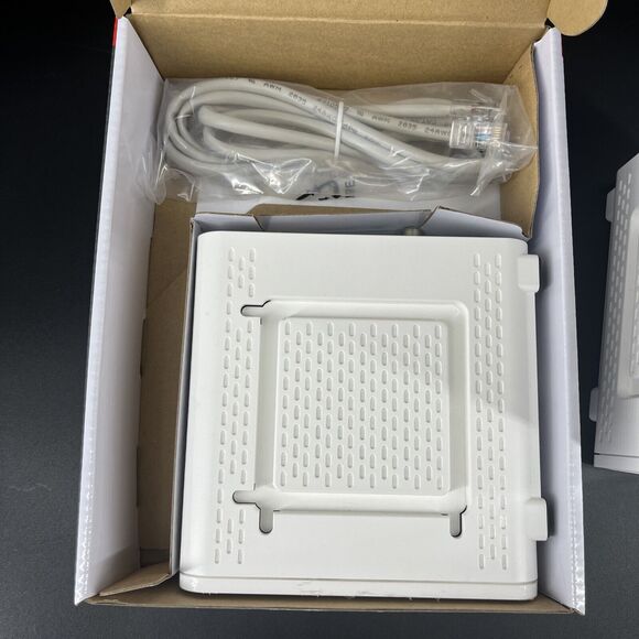 ARRIS SURFboard SB6190 Cable Modem 32 x 8 Gigabit DOCSIS 3.0 White with box - Picture 2 of 16